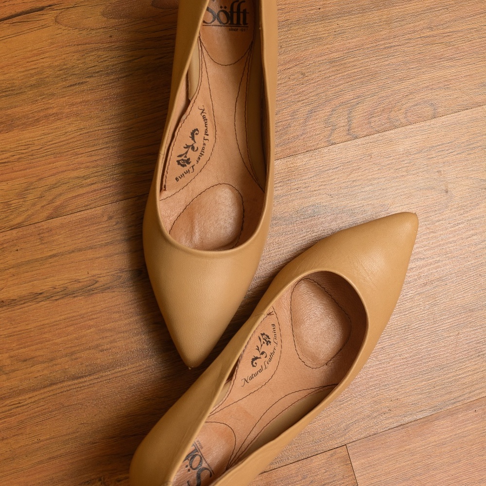 SOFFT NUDE LEATHER KITTEN HEELS